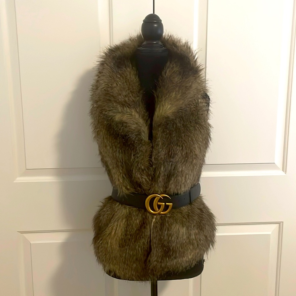 Faux fur vest w/pockets (belt not included)
